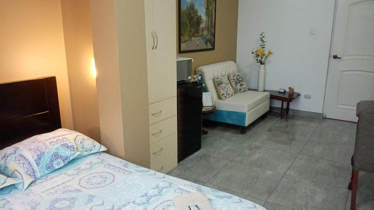 Hostel Strenua - Las Quintanas Trujillo Exteriér fotografie