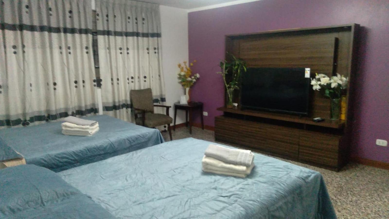 Hostel Strenua - Las Quintanas Trujillo Exteriér fotografie