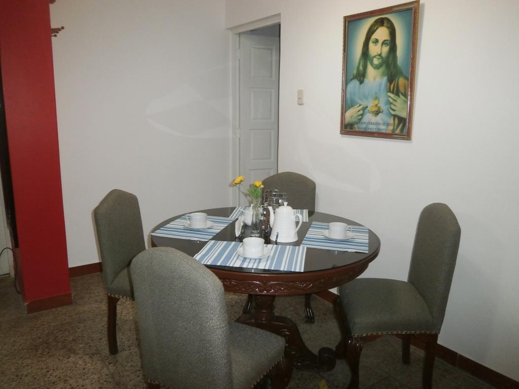 Hostel Strenua - Las Quintanas Trujillo Exteriér fotografie